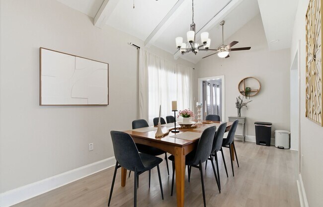 Building Photo - Charming Sarasota Retreat –4-Bedroom/3-Bathroom Modern Pool Home Near Everything!