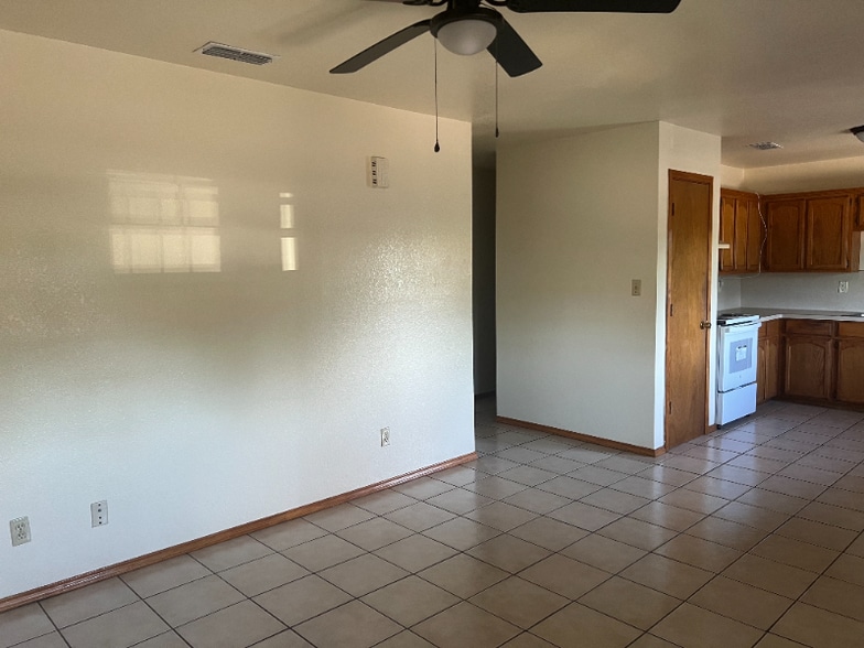 Building Photo - 1000 Wild Rose Ln
