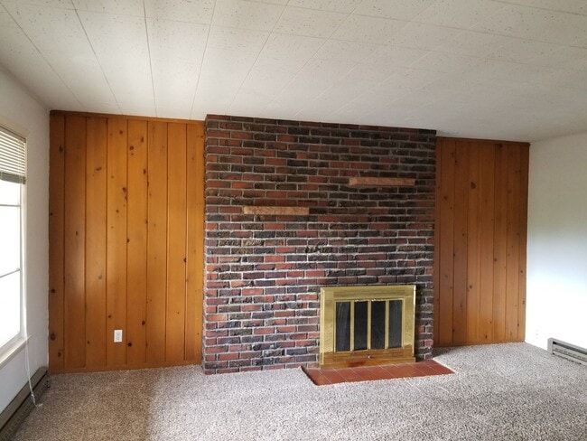Primary Photo - Near Franklin Park 2 br 1ba, stacked washe...