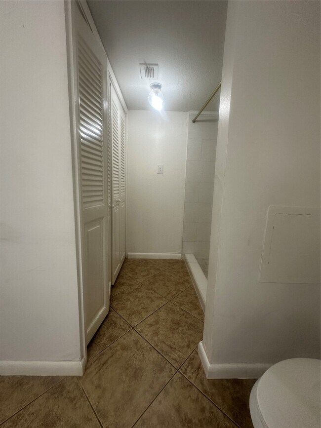 Building Photo - 8421 Hearth Dr