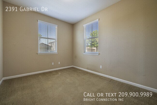 Building Photo - 2391 Gabriel Dr