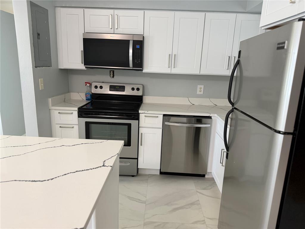 Building Photo - 4210 SW 10th St