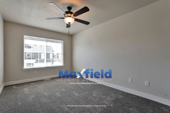 Building Photo - Heart of Riverton Pet Friendly Townhouse 3 BD 2.5 BA 2 GAR
