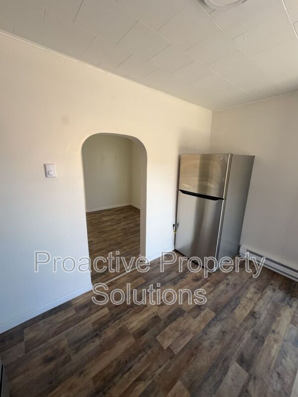 Building Photo - 221 Dunmore St