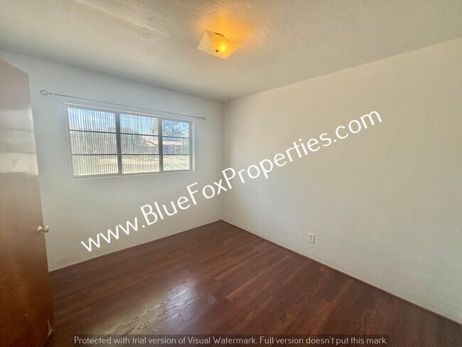 Building Photo - 3137 E Linden St