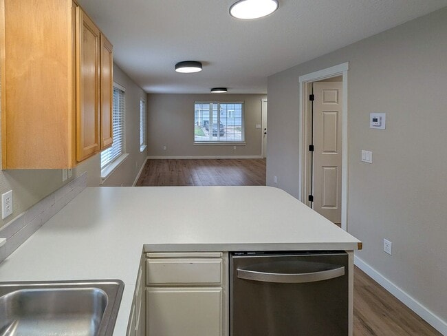 Building Photo - 1497 Golden Ln N