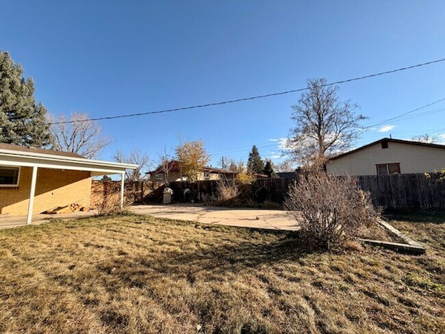 Building Photo - DEC RENT FREE FOR A LEASE STARTING BY NOV 15TH! - BRICK HOME WITH FINISHED BASEMENT