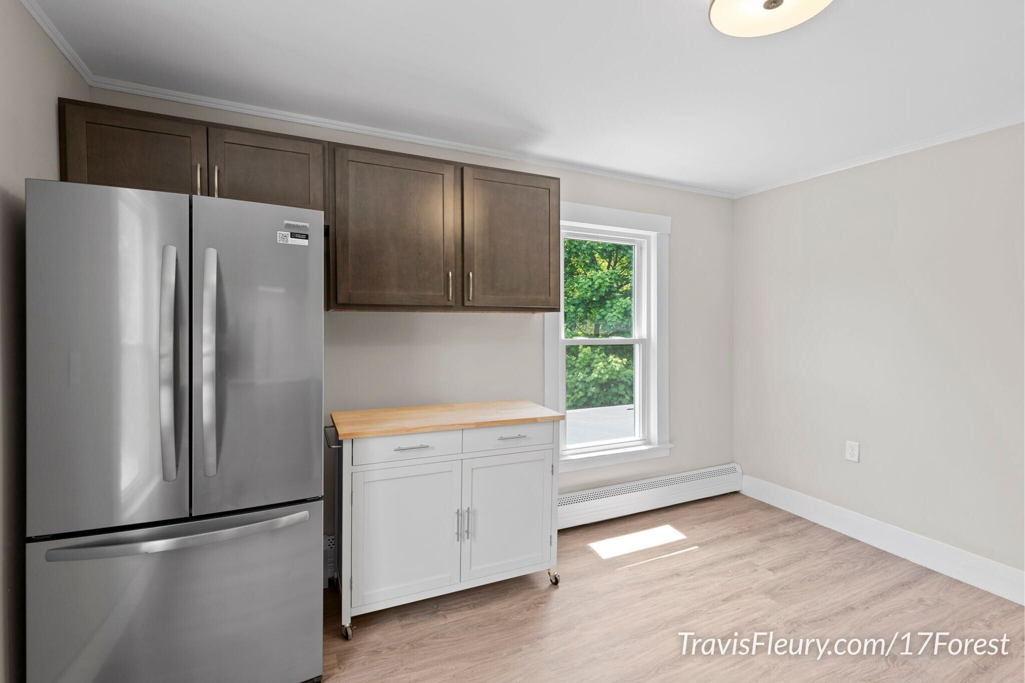 Eat-in Kitchen - 17 Forest St