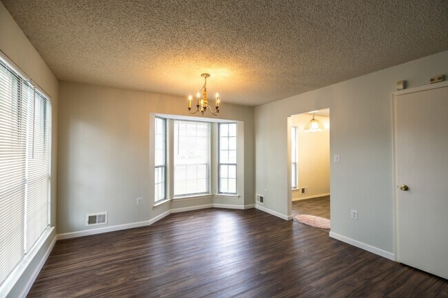 Building Photo - 361 Hadleigh Ln