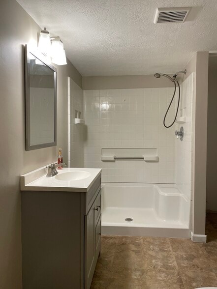 Full Bathroom 2 - 1277 Tallberry Dr