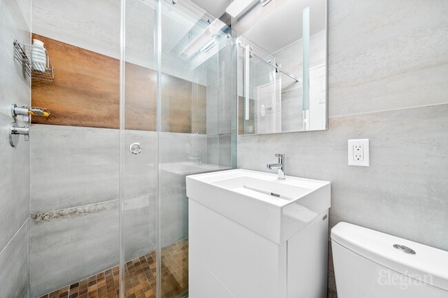 Building Photo - 225 E 36th St