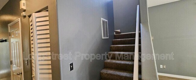 Building Photo - 4322 NE 76th Ave