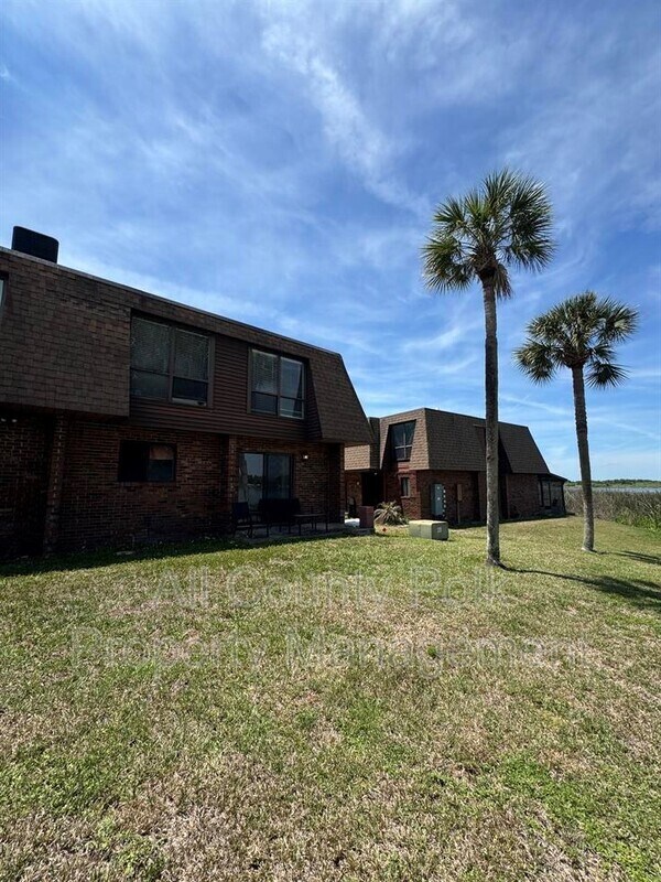 Building Photo - 1836 N Crystal Lake Dr