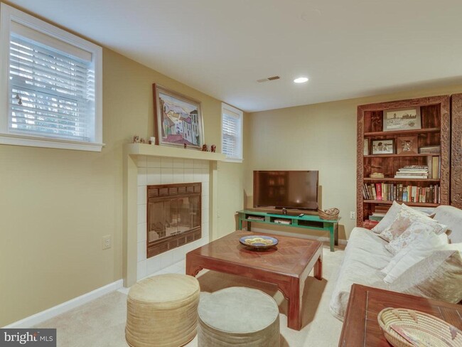 Building Photo - 11300 Fairwind Way