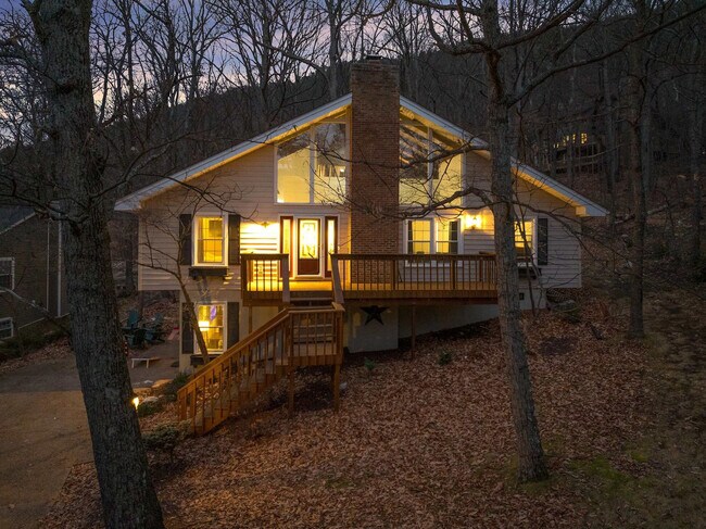 Building Photo - 2964 Hopkins Dr