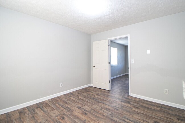 Building Photo - 404 -12 Thompsonville Lane