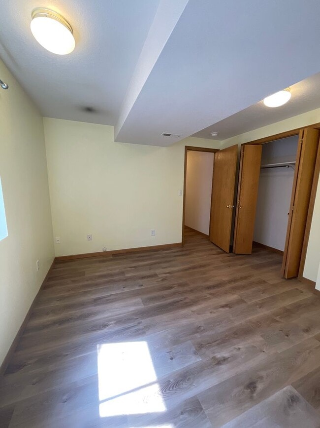Building Photo - 2325 Northbrook Dr