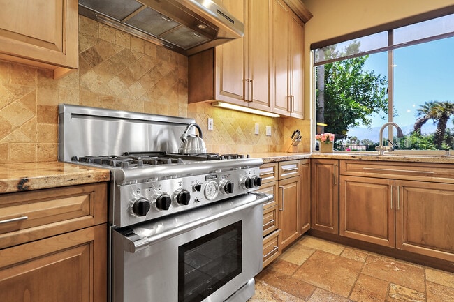 Building Photo - 84 N Kavenish Dr