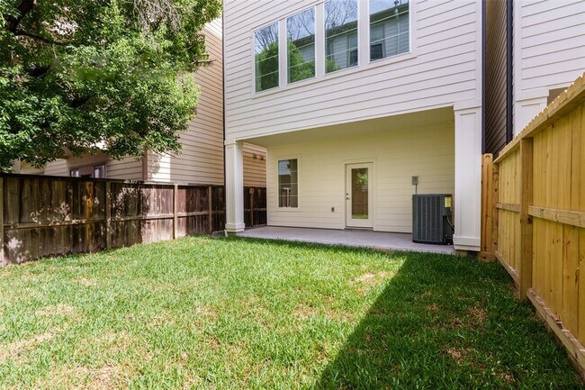 Building Photo - 5210 Schuler St