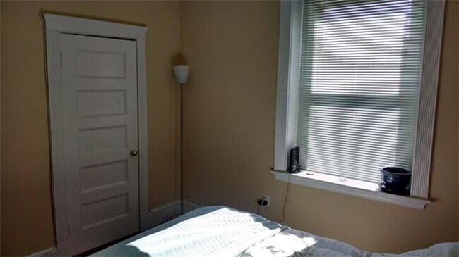 Building Photo - Renovated 1 bed and 1 bath