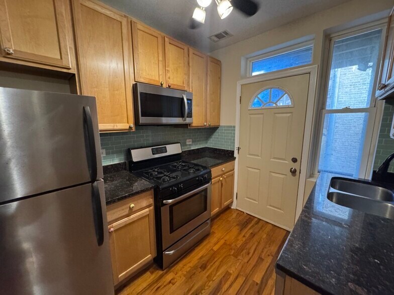 Primary Photo - 2257 W Rosemont Ave