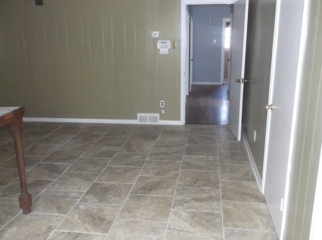 Building Photo - 412 Dreger Rd