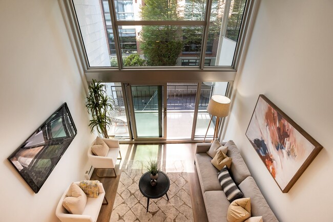 Building Photo - Modern Loft On First Hill!
