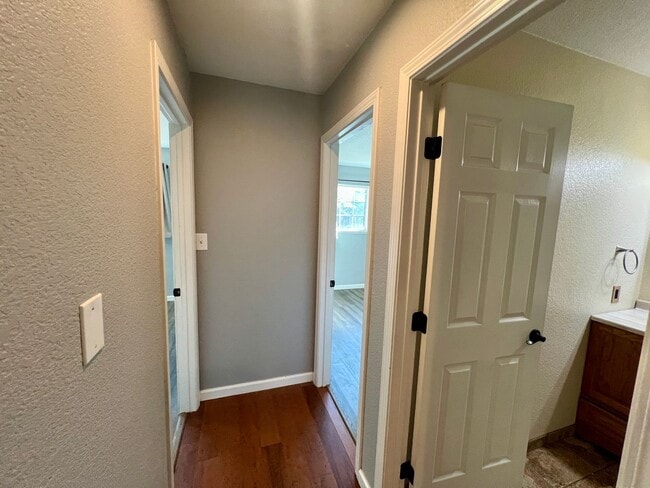 Building Photo - Well maintained single story on over half an acre lot!