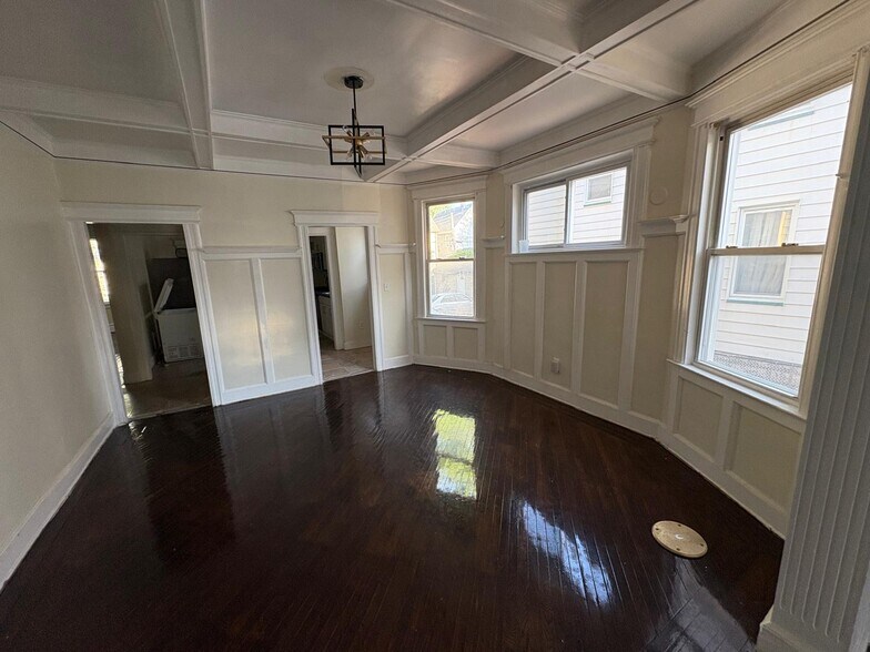 Dining room - 274 S Burnett St