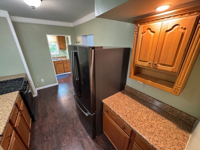 Building Photo - Charming 2 Bed 1.5 Bath Single Family Home...