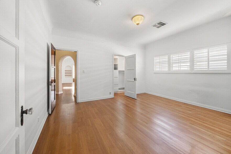 Building Photo - 166 N Arnaz Dr