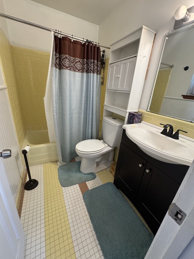 Building Photo - 1801 Carnation Ave