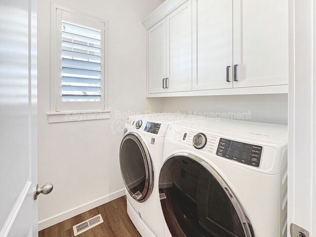 Building Photo - 2197 N Leatherwood Ave