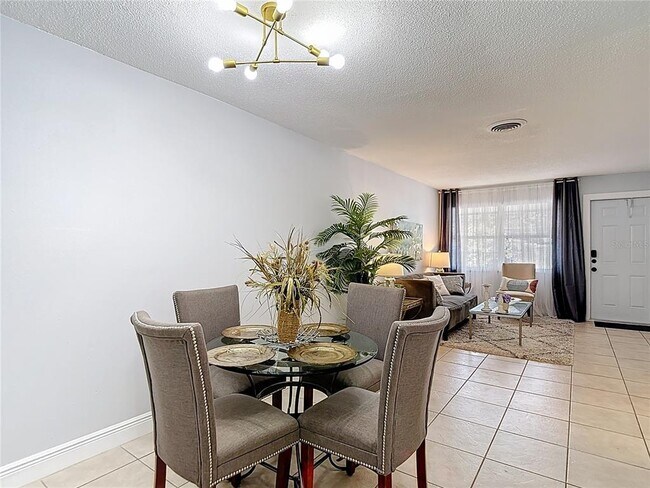 Building Photo - 222 Southeast Jefferson Cir N