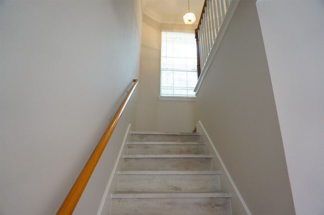 Building Photo - 4607 Forest Home Dr