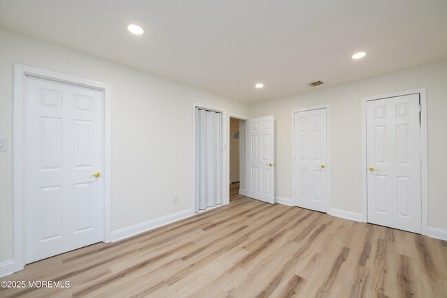 Building Photo - 136 7th St