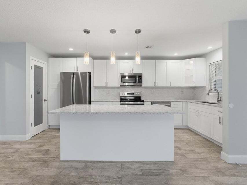 Building Photo - 270 High Point Blvd