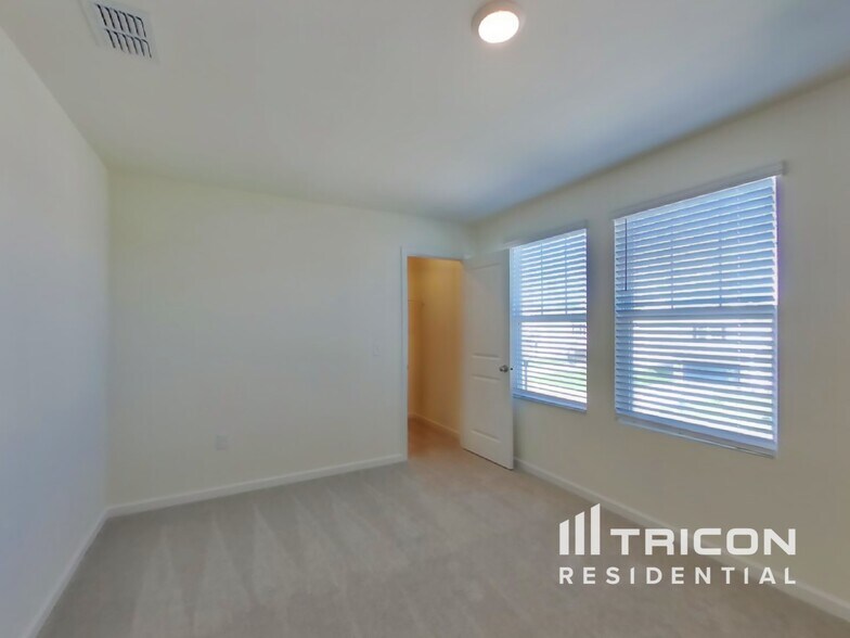 Building Photo - 1066 Large Poppy Dr