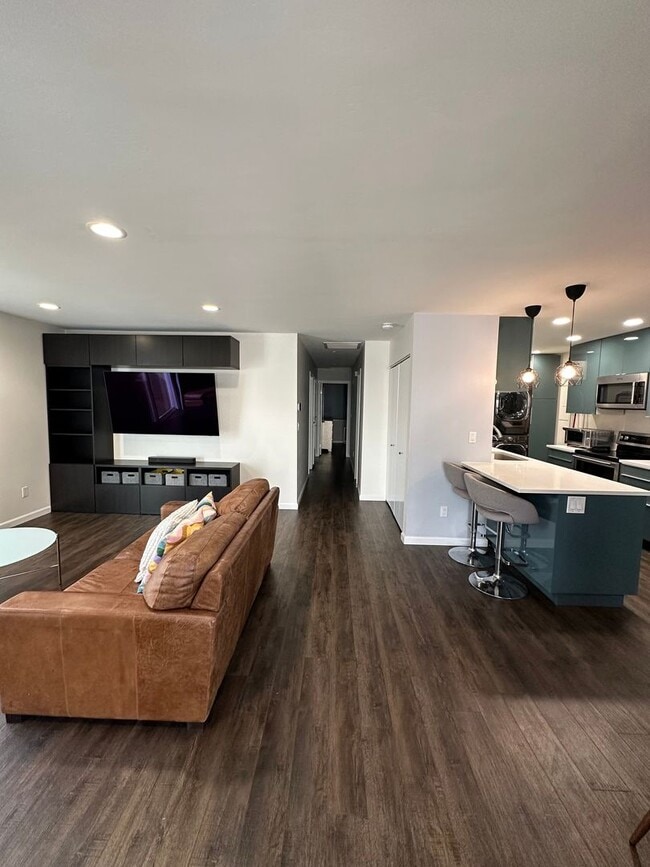 Building Photo - 7775 Camino Glorita