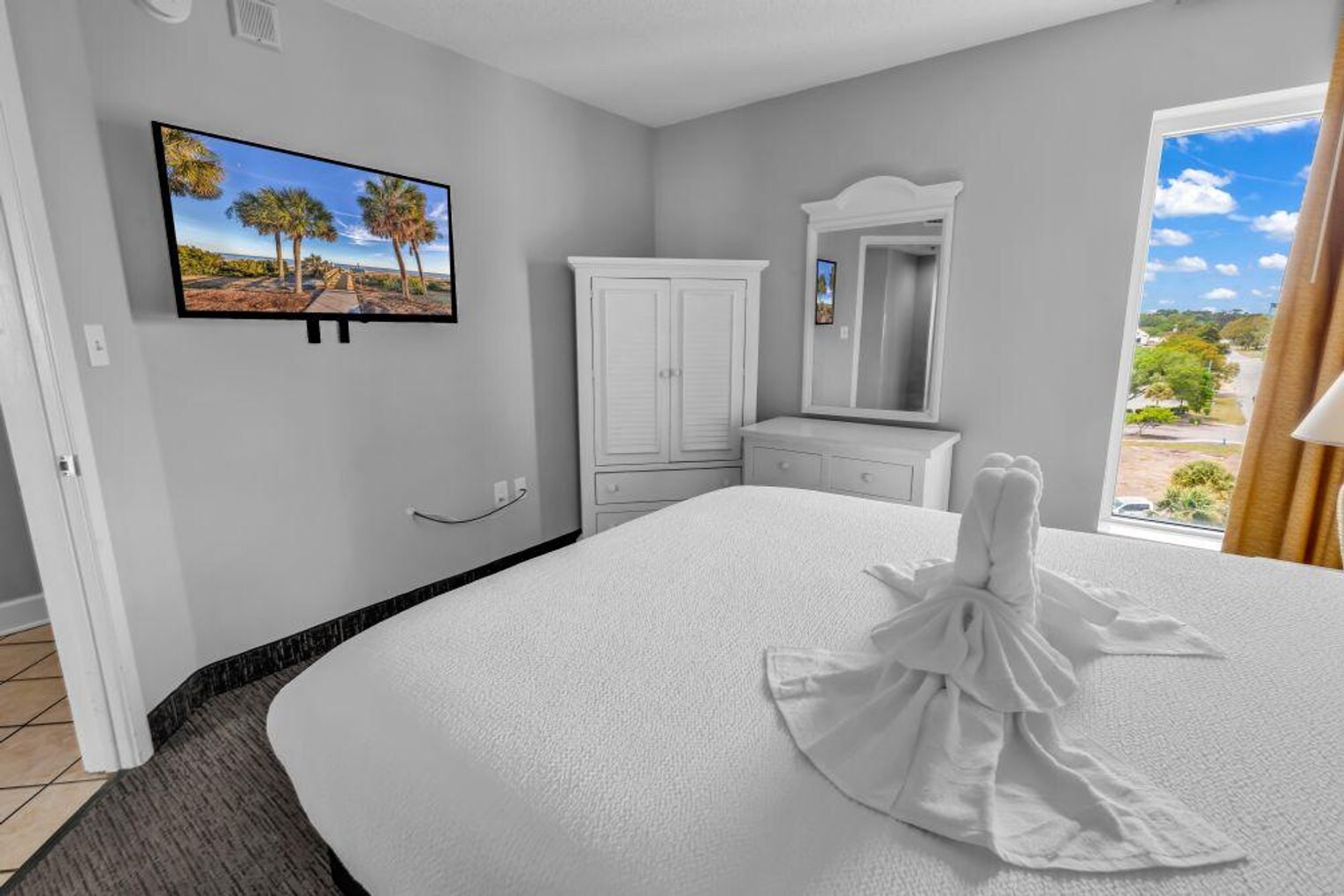 Building Photo - 647 N Creekside Dr