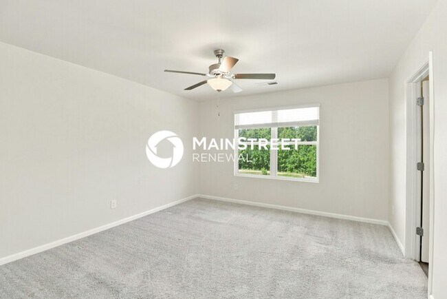 Building Photo - 3 Bedroom Pet-Friendly Home in Charlotte, NC with Main Street Renewal