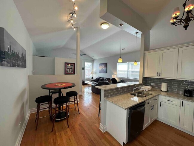 Building Photo - 118 N Leavitt St