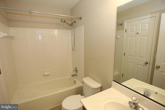 Building Photo - 214 Kirbys Landing Ct