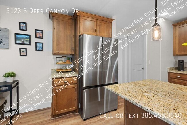 Building Photo - 3123 W Deer Canyon Dr