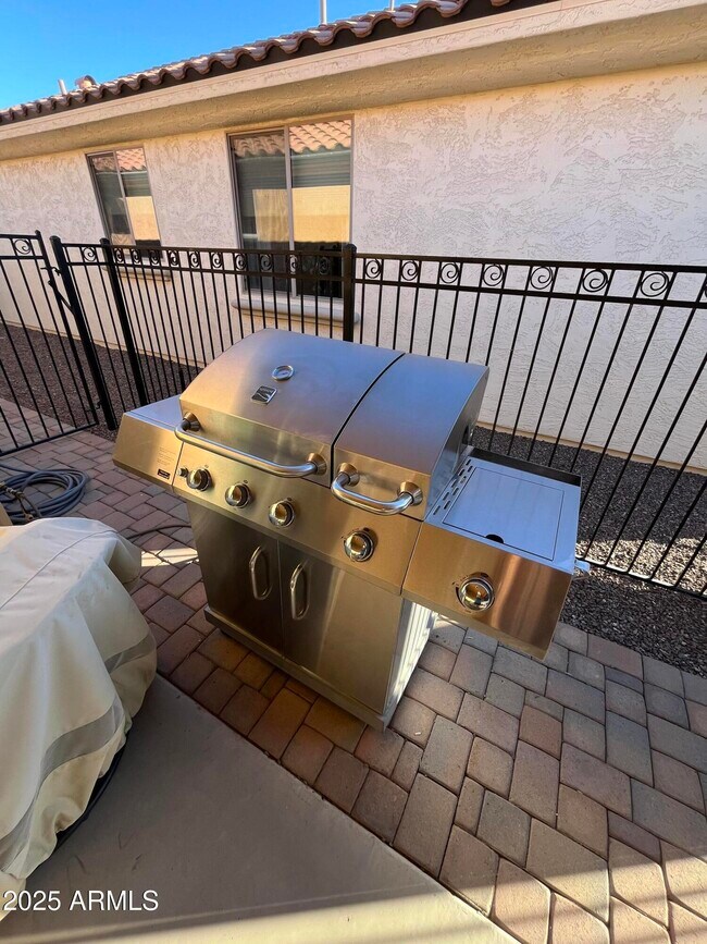 Building Photo - 26197 Vista Dr