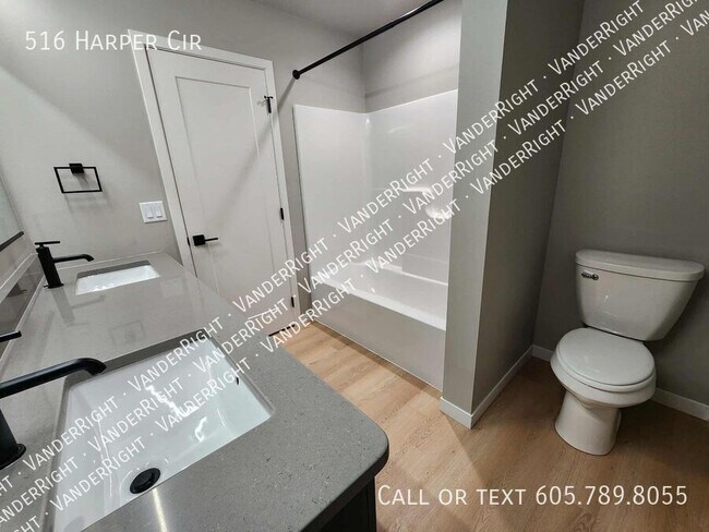 Building Photo - 516 Harper Cir