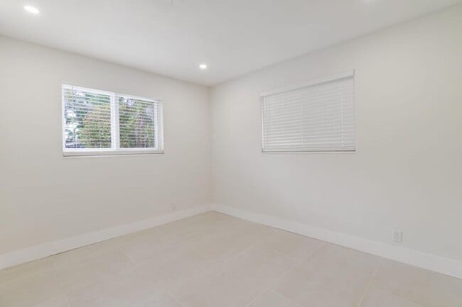 Building Photo - 4330 NE 13th Ave