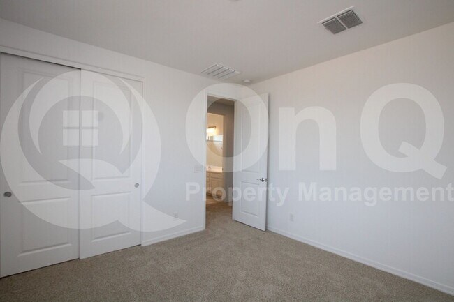 Building Photo - 8717 W Vista Ave