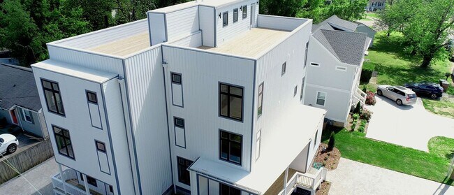 Building Photo - Turn-Key Luxury Rental: Brand-New 4BD + Office w/ Private Sunset Rooftop