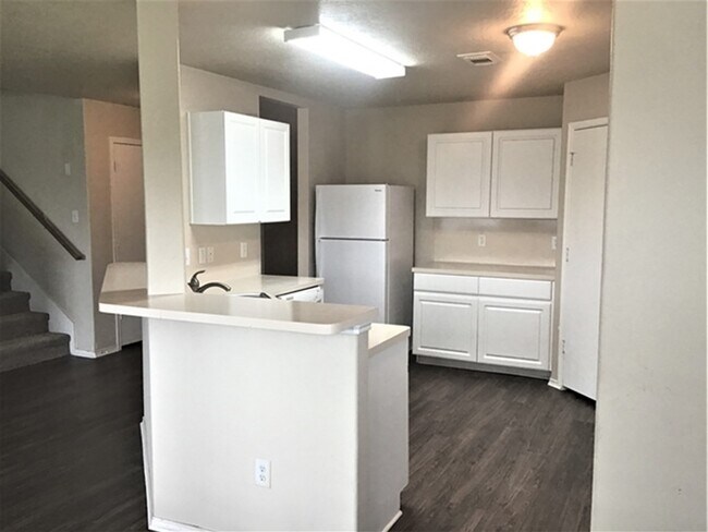 Building Photo - 9530 Belleclaire Ln